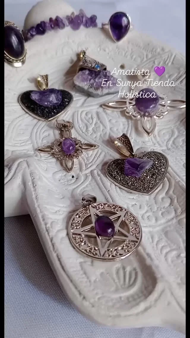 💜 La amatista es el refugio del alma 💜 Su vibración eleva, protege y armoniza. Transmuta la energía negativa, potencia la intuición y aporta calma en momentos de estrés. ¿Ya tenés la tuya? ✨  #MagiaVioleta #espiritualidad
#energíapositiva #piedrasnaturales #piedrasenergeticas #amatista #transmutación #calma #meditation
